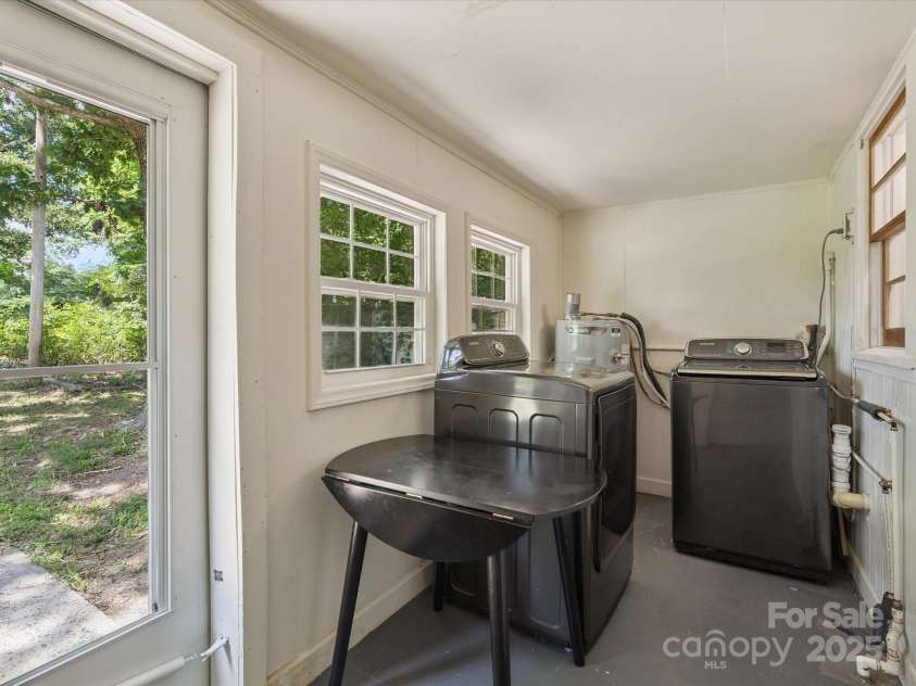 1632 Beulah Church Road, Matthews, NC 28104.  MLS# CAR4277148, YatesRealty ID 24419. 