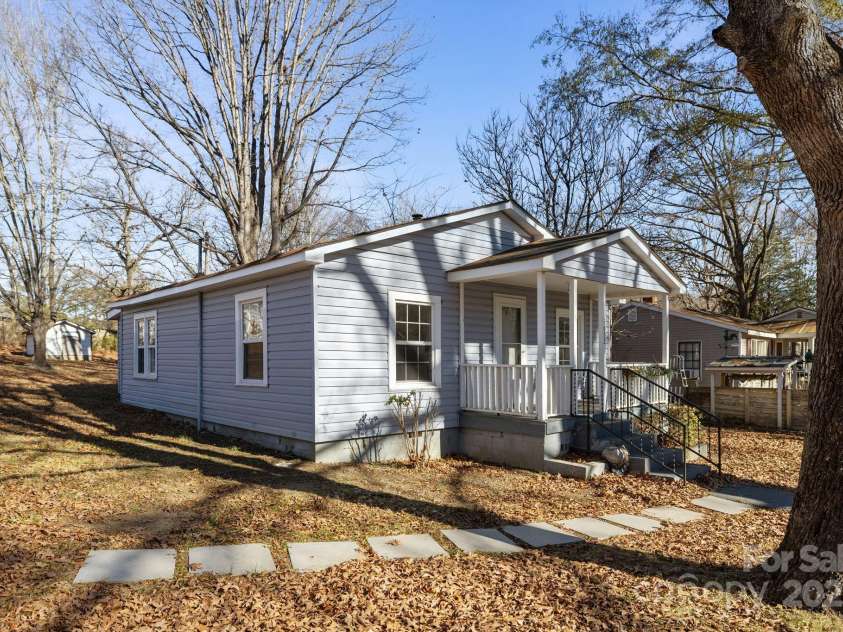 1632 Beulah Church Road, Matthews, NC 28104.  MLS# CAR4328446, YatesRealty ID 24419. 