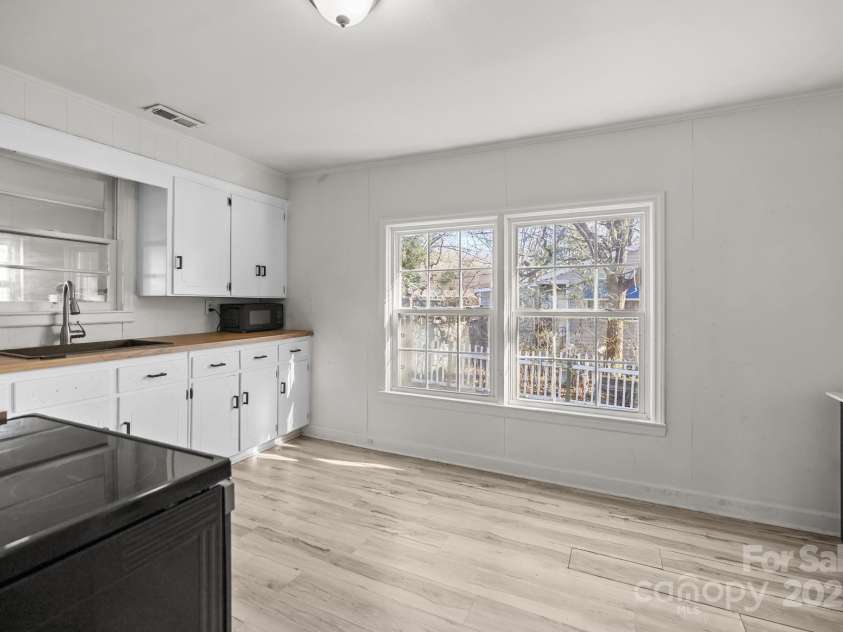 1632 Beulah Church Road, Matthews, NC 28104.  MLS# CAR4328446, YatesRealty ID 24419. 