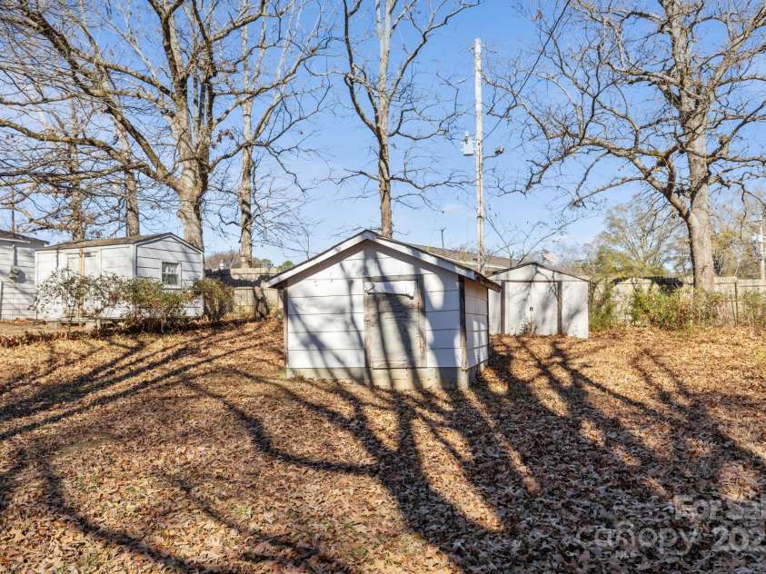 1632 Beulah Church Road, Matthews, NC 28104.  MLS# CAR4328446, YatesRealty ID 24419. 