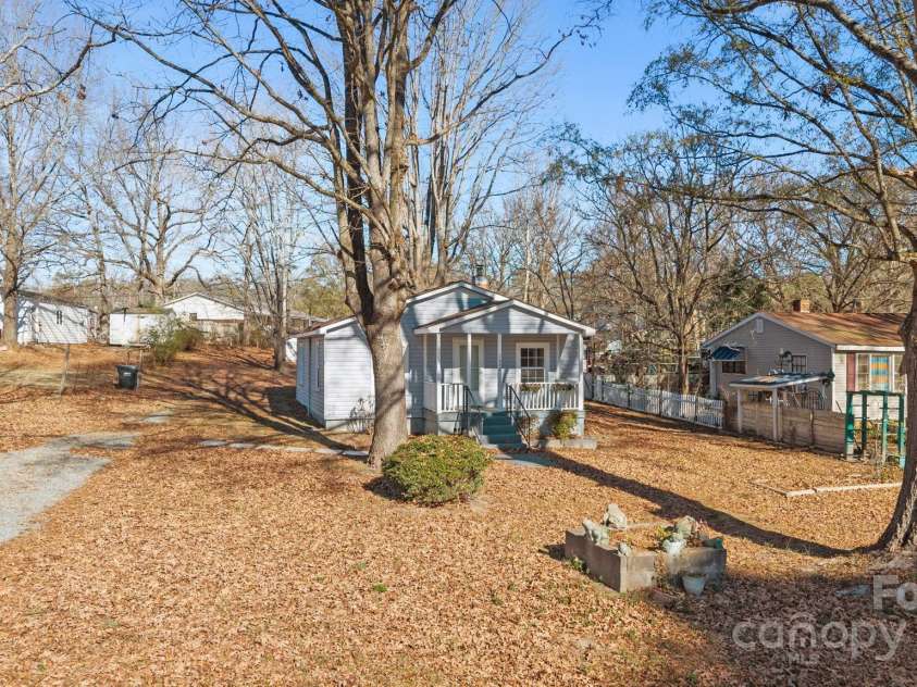 1632 Beulah Church Road, Matthews, NC 28104.  MLS# CAR4328446, YatesRealty ID 24419. 