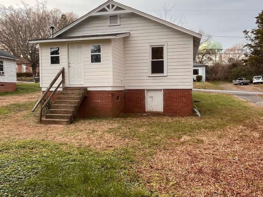 120 3rd Avenue, Conover, NC 28613.  MLS# CAR4222608, YatesRealty ID 2442. 