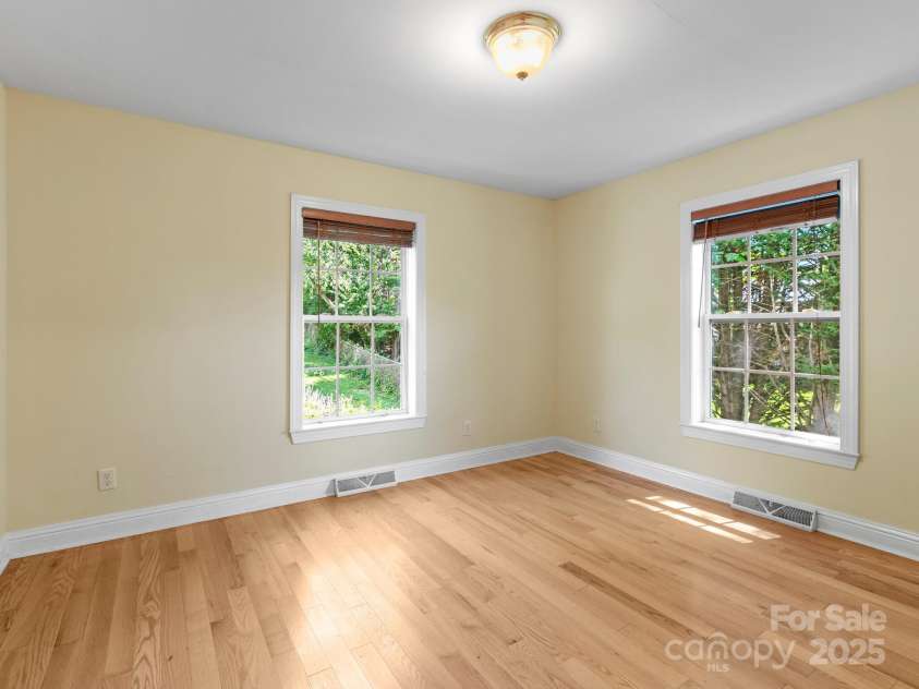 44 5th Avenue, Asheville, NC 28806.  MLS# CAR4273376, YatesRealty ID 24420. Bedroom 2