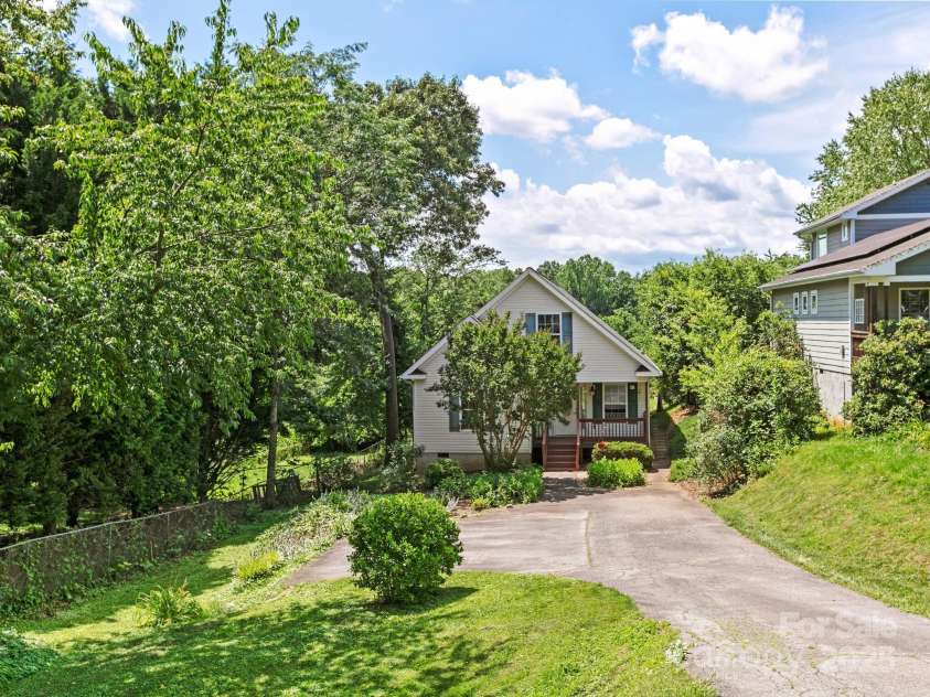 44 5th Avenue, Asheville, NC 28806.  MLS# CAR4273376, YatesRealty ID 24420. Set back from road