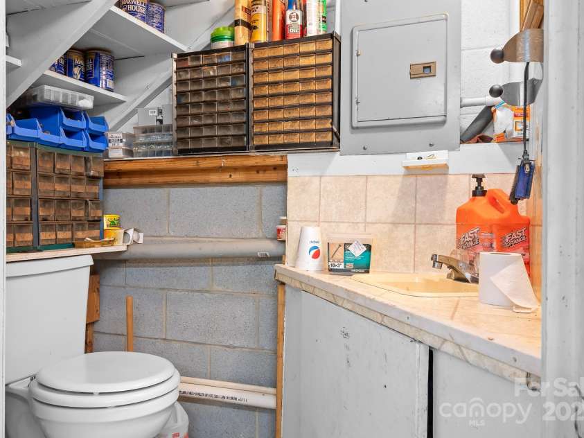 6575 Charlotte Highway, York, SC 29745.  MLS# CAR4242080, YatesRealty ID 24422. 1/2 bath in garage