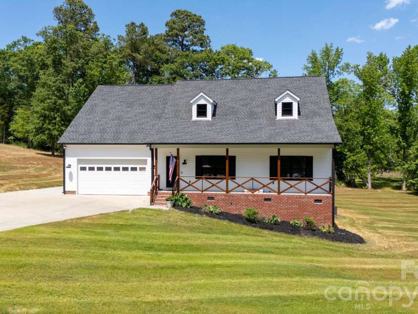 949 Jason Lyle Drive, Rock Hill, SC 29730.  MLS# CAR4375375, YatesRealty ID 24423. 