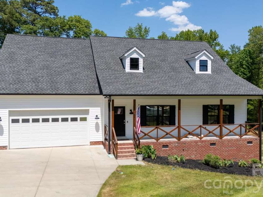 949 Jason Lyle Drive, Rock Hill, SC 29730.  MLS# CAR4375375, YatesRealty ID 24423. 