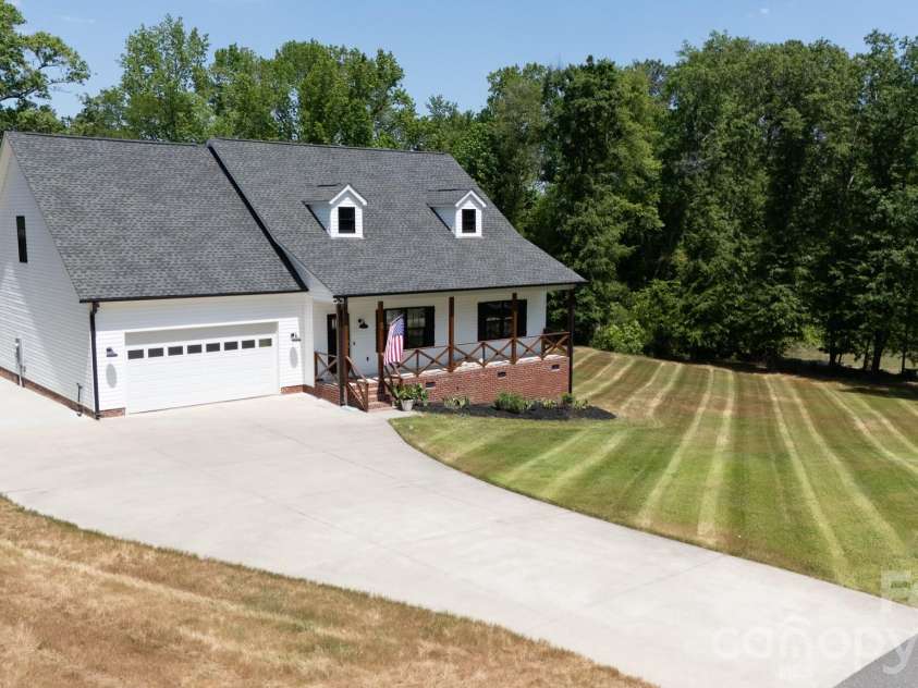 949 Jason Lyle Drive, Rock Hill, SC 29730.  MLS# CAR4375375, YatesRealty ID 24423. 