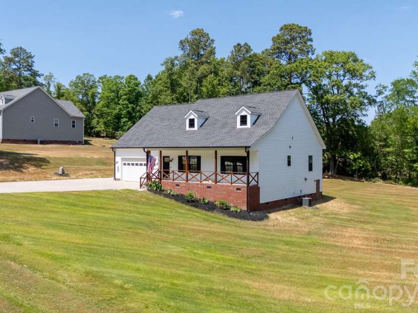 949 Jason Lyle Drive, Rock Hill, SC 29730.  MLS# CAR4375375, YatesRealty ID 24423. 