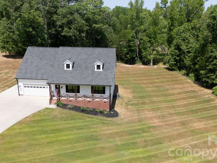 949 Jason Lyle Drive, Rock Hill, SC 29730.  MLS# CAR4375375, YatesRealty ID 24423. 