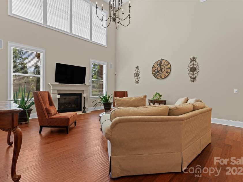 1400 Delaney Drive, Matthews, NC 28104.  MLS# CAR4255210, YatesRealty ID 24424. 2-story Great Room