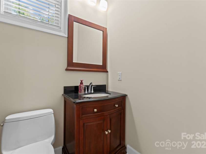 1400 Delaney Drive, Matthews, NC 28104.  MLS# CAR4255210, YatesRealty ID 24424. 