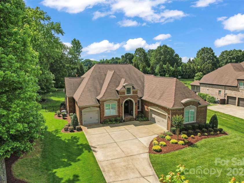 1400 Delaney Drive, Matthews, NC 28104.  MLS# CAR4255210, YatesRealty ID 24424. Aerial view of front