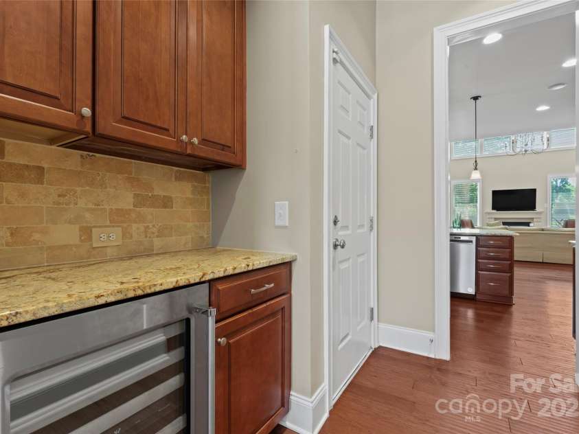 1400 Delaney Drive, Matthews, NC 28104.  MLS# CAR4255210, YatesRealty ID 24424. Butlers Pantry