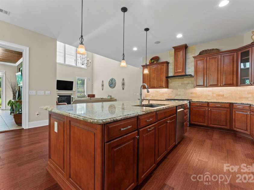 1400 Delaney Drive, Matthews, NC 28104.  MLS# CAR4255210, YatesRealty ID 24424. Kitchen