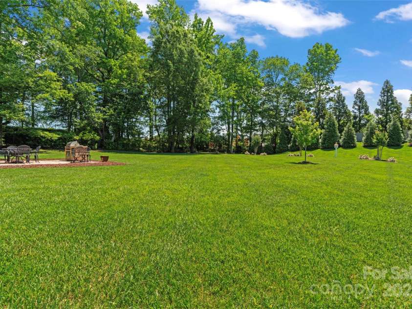 1400 Delaney Drive, Matthews, NC 28104.  MLS# CAR4255210, YatesRealty ID 24424. Spacious, open and beautifully landscaped back yard