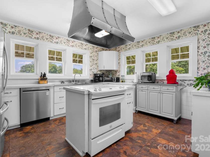 237 Shiloh Church Road, Hickory, NC 28601.  MLS# CAR4275859, YatesRealty ID 24425. 