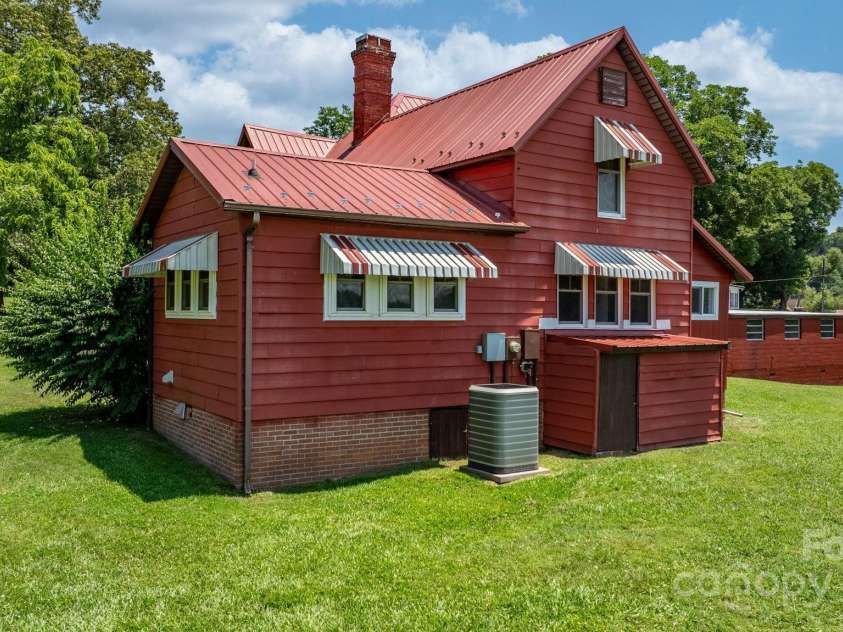 237 Shiloh Church Road, Hickory, NC 28601.  MLS# CAR4275859, YatesRealty ID 24425. 