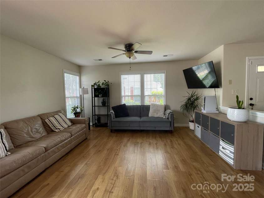 1177 Triece Lane, Charlotte, NC 28215.  MLS# CAR4268656, YatesRealty ID 24426. 