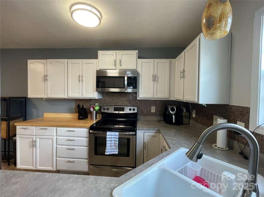 1177 Triece Lane, Charlotte, NC 28215.  MLS# CAR4268656, YatesRealty ID 24426. 