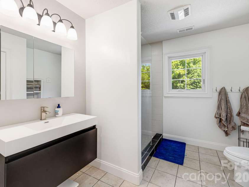2 Sterling Run Drive, Fletcher, NC 28732.  MLS# CAR4377297, YatesRealty ID 24426. 