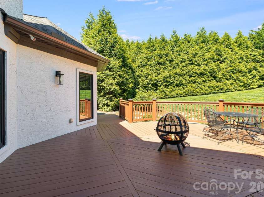 2 Sterling Run Drive, Fletcher, NC 28732.  MLS# CAR4377297, YatesRealty ID 24426. 