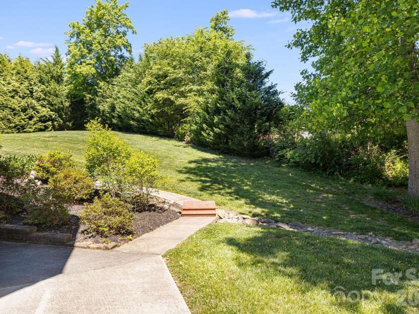 2 Sterling Run Drive, Fletcher, NC 28732.  MLS# CAR4377297, YatesRealty ID 24426. 
