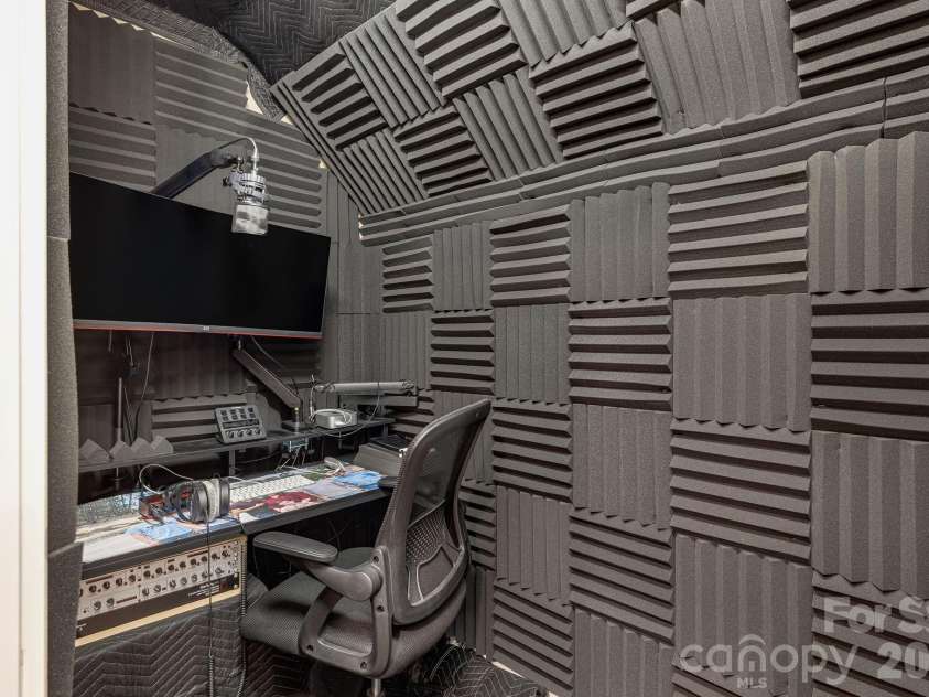 2 Sterling Run Drive, Fletcher, NC 28732.  MLS# CAR4377297, YatesRealty ID 24426. Record your next EP in this acoustically renovated studio