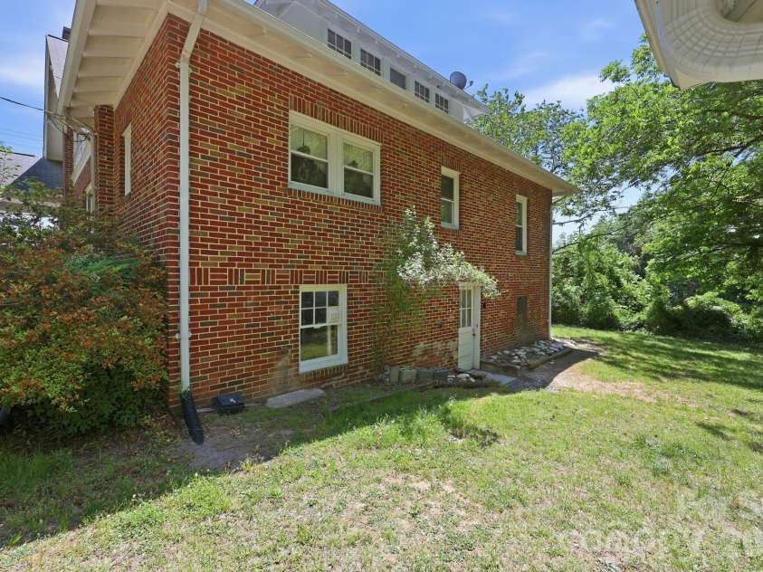 1705 US 52 Highway, Albemarle, NC 28001.  MLS# CAR4385397, YatesRealty ID 24427. 