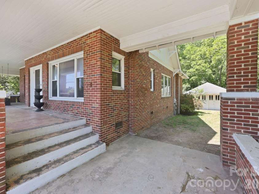 1705 US 52 Highway, Albemarle, NC 28001.  MLS# CAR4385397, YatesRealty ID 24427. 