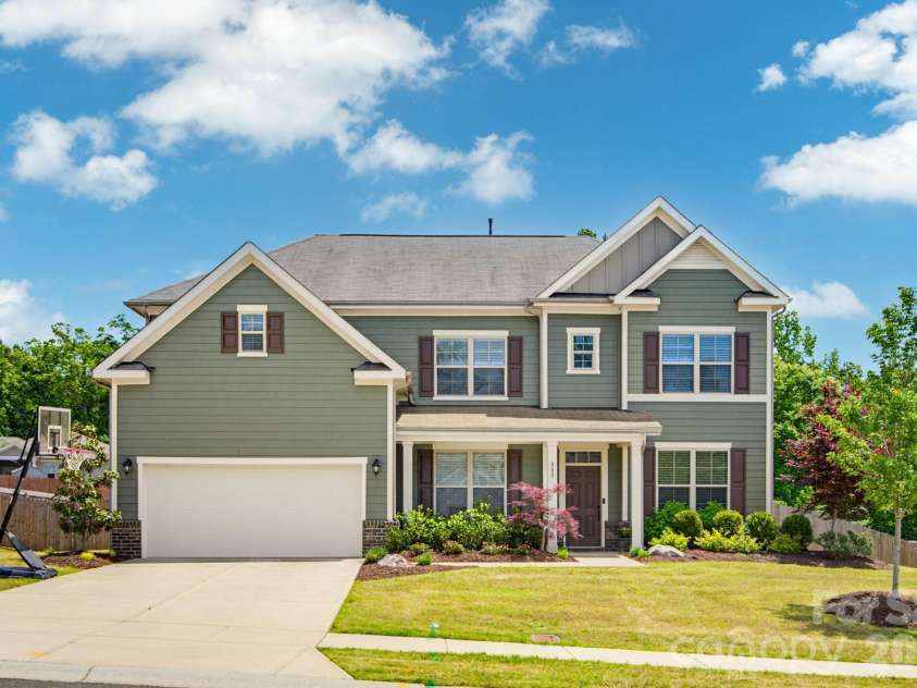 840 Oak Manor Drive, Concord, NC 28025.  MLS# CAR4376551, YatesRealty ID 24429. 