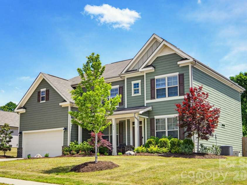 840 Oak Manor Drive, Concord, NC 28025.  MLS# CAR4376551, YatesRealty ID 24429. 