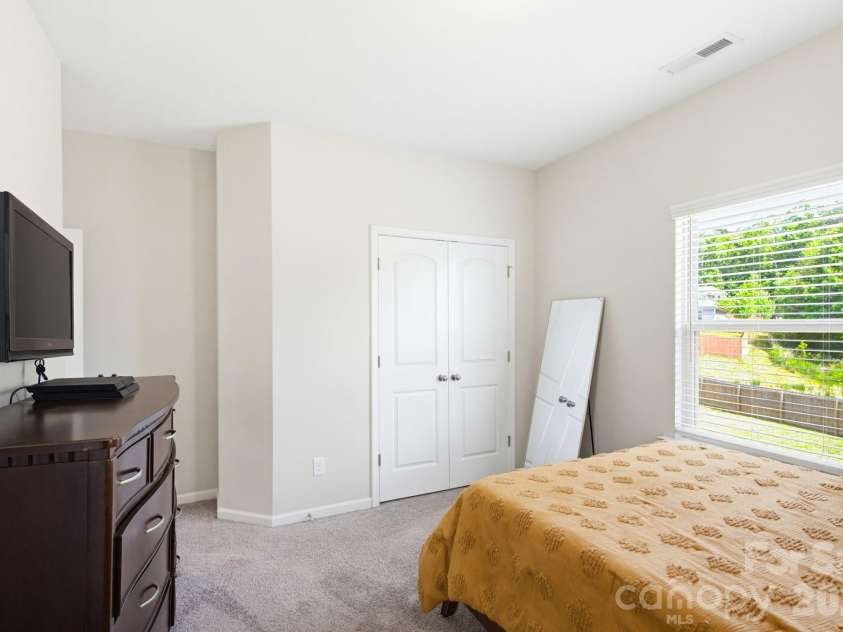 840 Oak Manor Drive, Concord, NC 28025.  MLS# CAR4376551, YatesRealty ID 24429. 