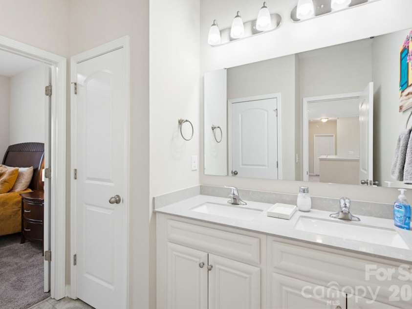 840 Oak Manor Drive, Concord, NC 28025.  MLS# CAR4376551, YatesRealty ID 24429. 