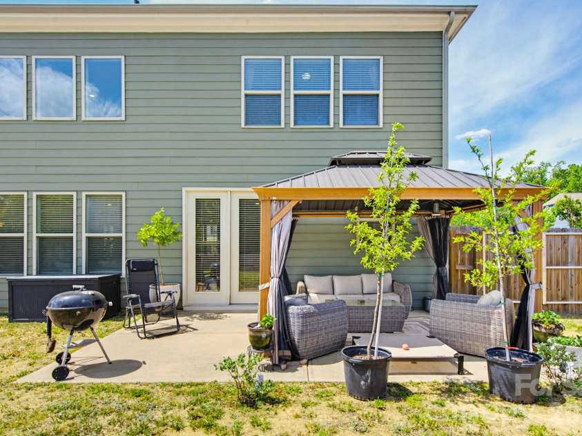 840 Oak Manor Drive, Concord, NC 28025.  MLS# CAR4376551, YatesRealty ID 24429. 