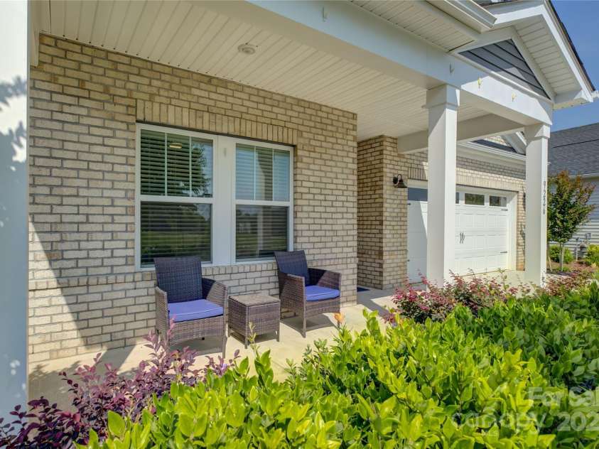 9226 Dunwich Drive, Gastonia, NC 28056.  MLS# CAR4268890, YatesRealty ID 24429. 