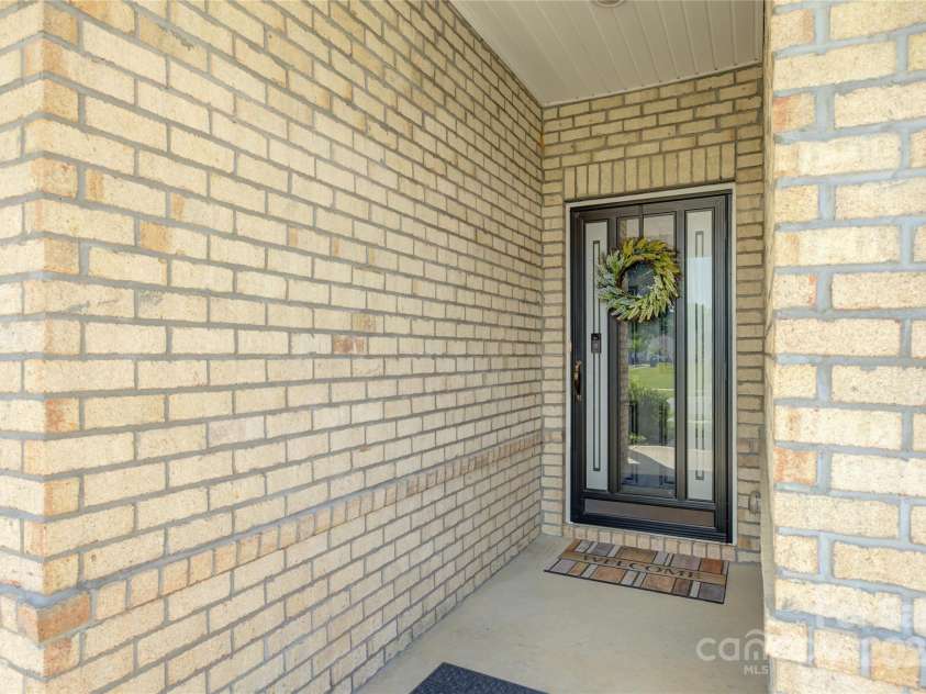 9226 Dunwich Drive, Gastonia, NC 28056.  MLS# CAR4268890, YatesRealty ID 24429. 