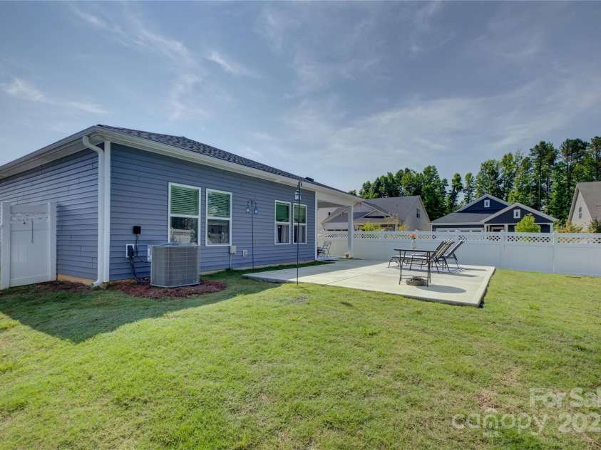 9226 Dunwich Drive, Gastonia, NC 28056.  MLS# CAR4268890, YatesRealty ID 24429. 