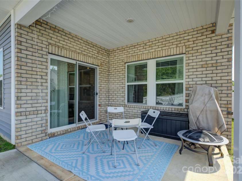 9226 Dunwich Drive, Gastonia, NC 28056.  MLS# CAR4268890, YatesRealty ID 24429. 