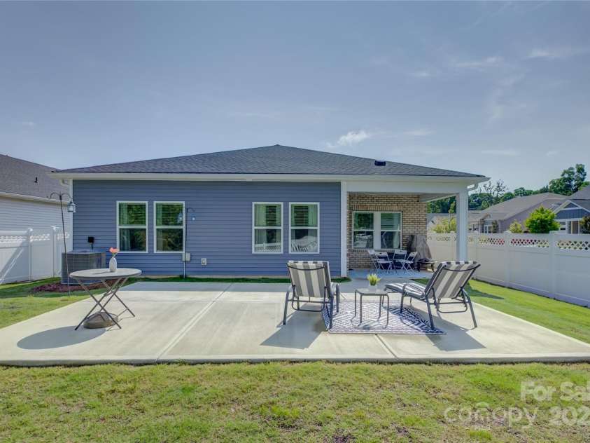 9226 Dunwich Drive, Gastonia, NC 28056.  MLS# CAR4268890, YatesRealty ID 24429. Tons of space in this private fenced back yard