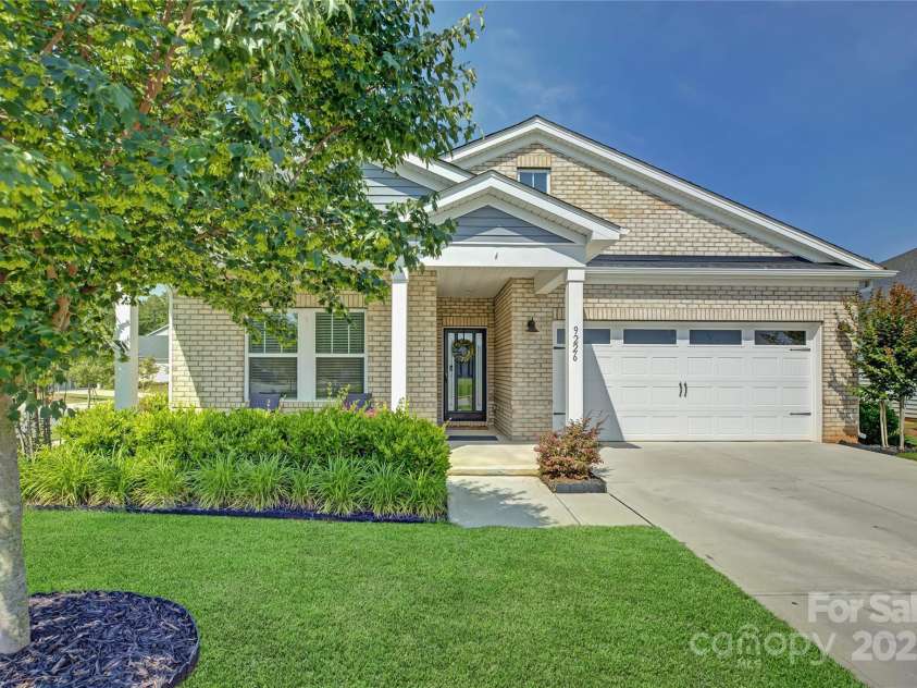 9226 Dunwich Drive, Gastonia, NC 28056.  MLS# CAR4268890, YatesRealty ID 24429. Welcome home to 9226 Dunwich Drive