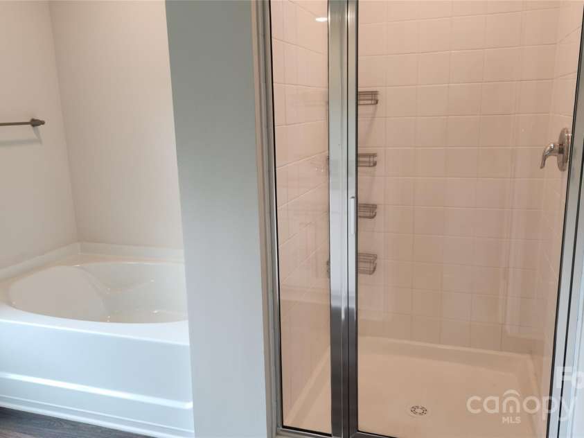 14727 Choate Circle, Charlotte, NC 28273.  MLS# CAR4287456, YatesRealty ID 2443. Main bathroom