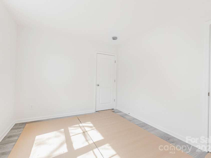 126 Bell Street, Statesville, NC 28677.  MLS# CAR4276500, YatesRealty ID 24430. 