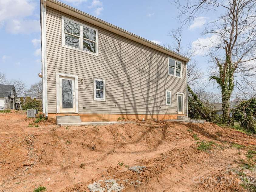 126 Bell Street, Statesville, NC 28677.  MLS# CAR4276500, YatesRealty ID 24430. 