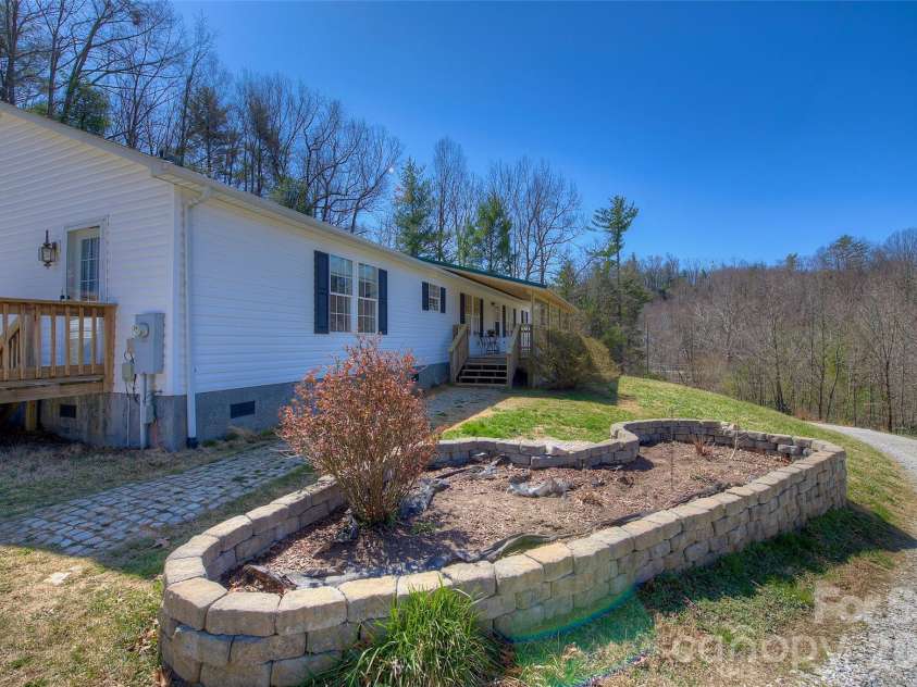 3 Altapass Trail, Spruce Pine, NC 28777.  MLS# CAR4347077, YatesRealty ID 24430. 