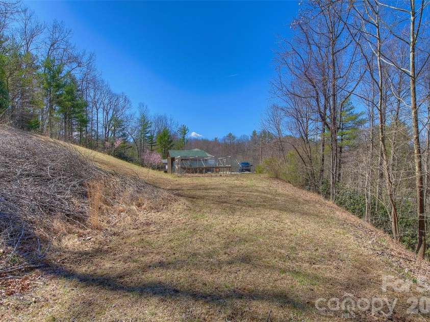 3 Altapass Trail, Spruce Pine, NC 28777.  MLS# CAR4347077, YatesRealty ID 24430. 