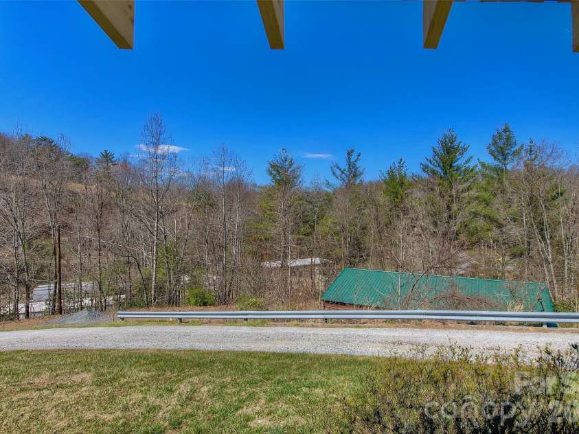 3 Altapass Trail, Spruce Pine, NC 28777.  MLS# CAR4347077, YatesRealty ID 24430. 