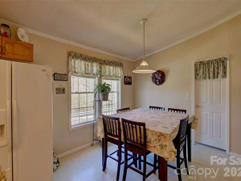 3 Altapass Trail, Spruce Pine, NC 28777.  MLS# CAR4347077, YatesRealty ID 24430. 