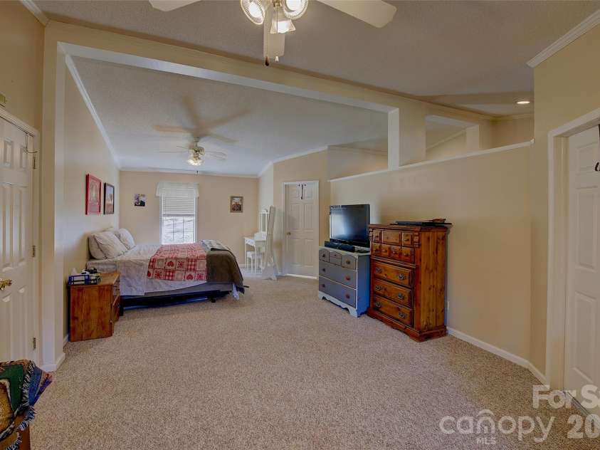 3 Altapass Trail, Spruce Pine, NC 28777.  MLS# CAR4347077, YatesRealty ID 24430. 