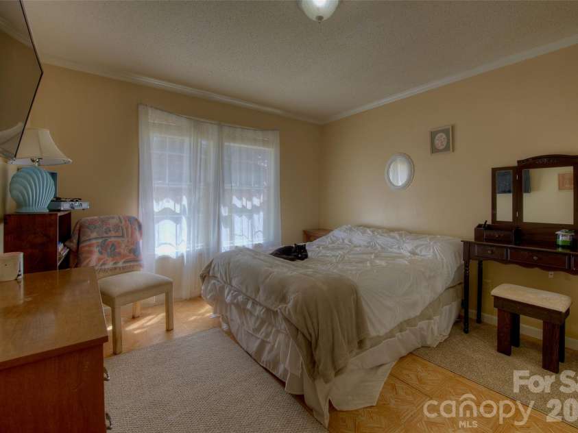 3 Altapass Trail, Spruce Pine, NC 28777.  MLS# CAR4347077, YatesRealty ID 24430. 